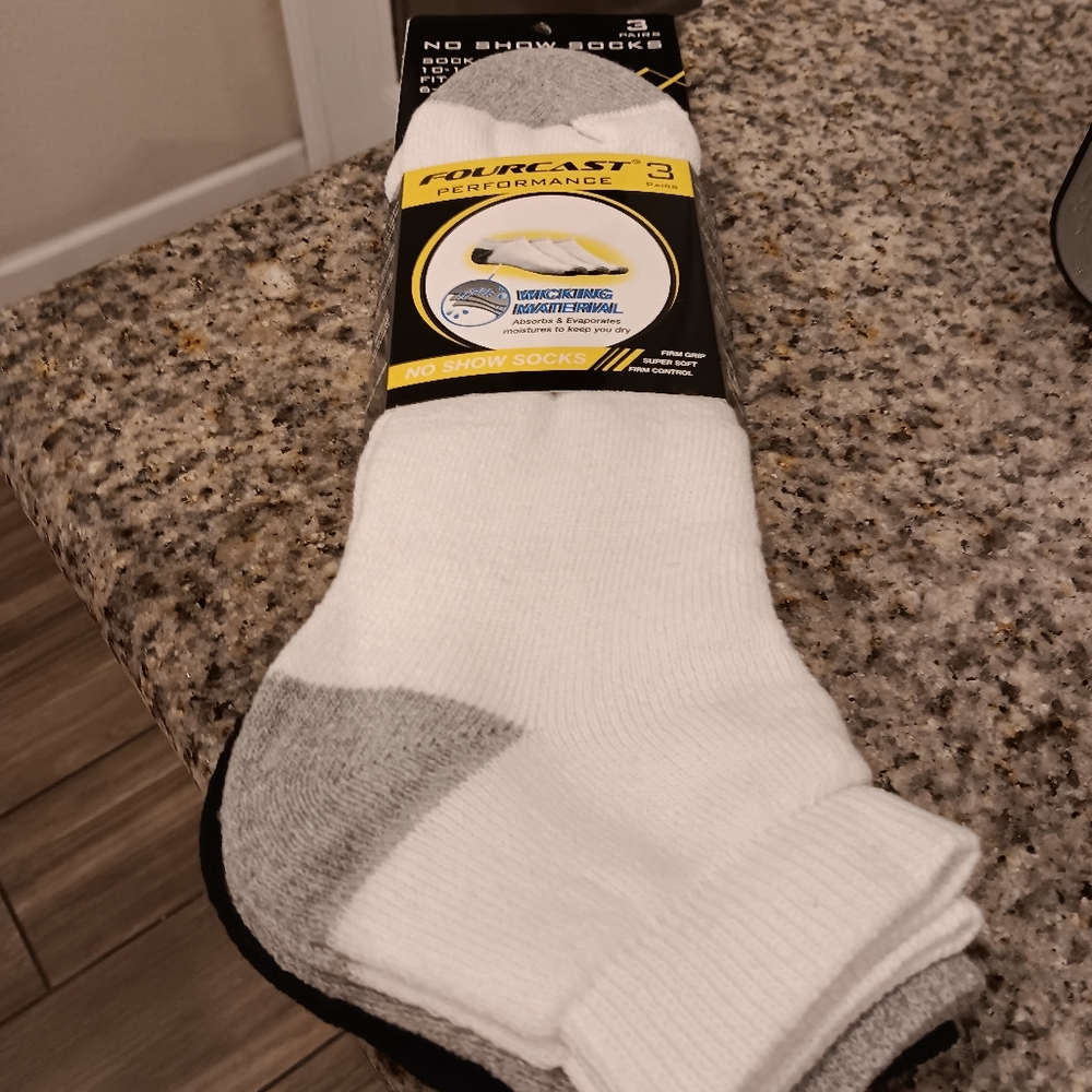 NWT Fourcast Performance No Show Mens 3 Pack Assorted Socks Size 6-12 Sock 10-13